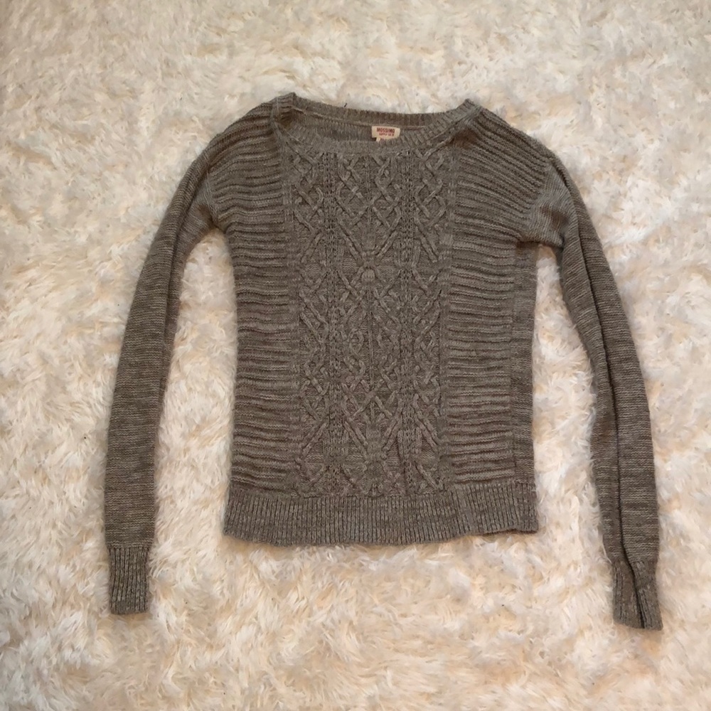 Long sleeve grey warm sweater